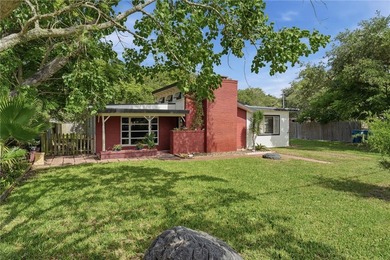 Don't miss out on this charming 2-bdrm,1 bath cottage peacefully - photo 4