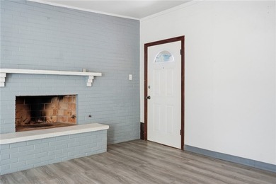 Don't miss out on this charming 2-bdrm,1 bath cottage peacefully - photo 5
