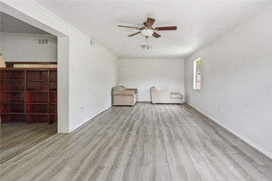 Don't miss out on this charming 2-bdrm,1 bath cottage peacefully - photo 10