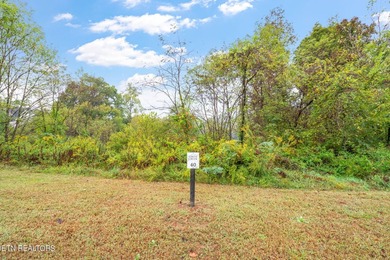 Nestled in the heart of Oak Ridge, Forest Creek Village presents - photo 17