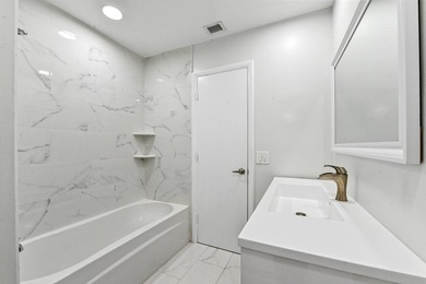 Corner unit villa features 2 bed, 2 bath, large den (could be a - photo 22