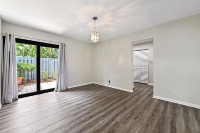 Corner unit villa features 2 bed, 2 bath, large den (could be a - photo 27