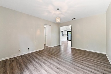Corner unit villa features 2 bed, 2 bath, large den (could be a - photo 28
