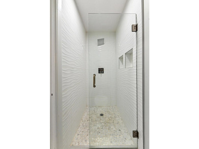 Corner unit villa features 2 bed, 2 bath, large den (could be a - photo 31