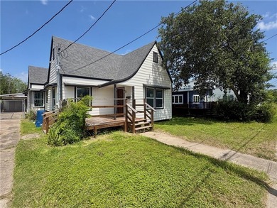 Located near Downtown Corpus Christi, this charming 3-bedroom - photo 2