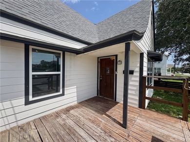 Located near Downtown Corpus Christi, this charming 3-bedroom - photo 3