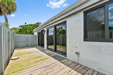 Corner unit villa features 2 bed, 2 bath, large den (could be a - photo 33