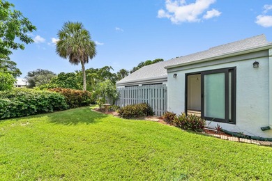 Corner unit villa features 2 bed, 2 bath, large den (could be a - photo 34
