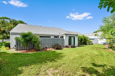 Corner unit villa features 2 bed, 2 bath, large den (could be a - photo 35