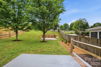 Welcome to this beautifully updated 5-bedroom, 3-bathroom home - photo 36