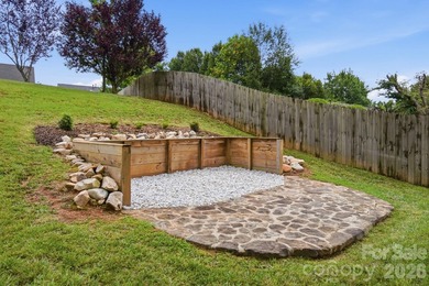 Welcome to this beautifully updated 5-bedroom, 3-bathroom home - photo 39