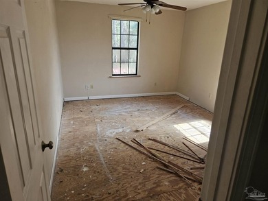 Priced for Immediate Sale! Nestled in the heart of Navarre, this - photo 3