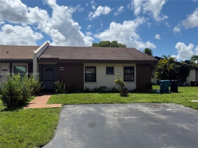 (private lake, pond, creek) Townhome/Townhouse For Sale in Miami Florida