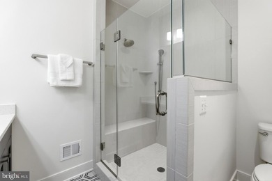 Who doesn't love a CUSTOM HOME?! Every corner of this stunning 1 - photo 31