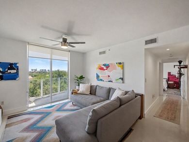 Beautiful, bright 2-bedroom, 2-bath unit with high ceilings and - photo 11
