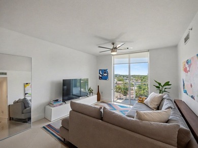 Beautiful, bright 2-bedroom, 2-bath unit with high ceilings and - photo 12