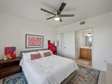 Beautiful, bright 2-bedroom, 2-bath unit with high ceilings and - photo 13