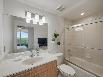Beautiful, bright 2-bedroom, 2-bath unit with high ceilings and - photo 15