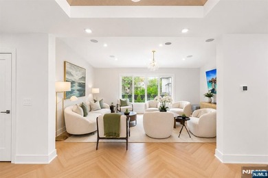 Welcome to 35 Jane Drive, a spectacular contemporary residence - photo 17
