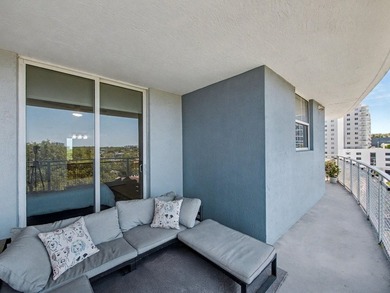 Beautiful, bright 2-bedroom, 2-bath unit with high ceilings and - photo 19