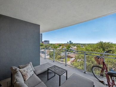 Beautiful, bright 2-bedroom, 2-bath unit with high ceilings and - photo 20