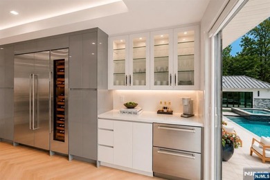 Welcome to 35 Jane Drive, a spectacular contemporary residence - photo 23