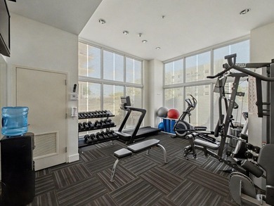 Beautiful, bright 2-bedroom, 2-bath unit with high ceilings and - photo 26