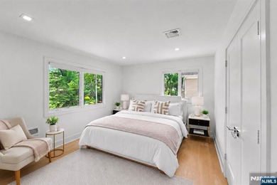 Welcome to 35 Jane Drive, a spectacular contemporary residence - photo 27