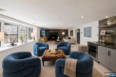 Welcome to 35 Jane Drive, a spectacular contemporary residence - photo 32