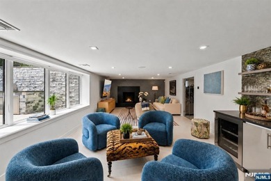 Welcome to 35 Jane Drive, a spectacular contemporary residence - photo 35