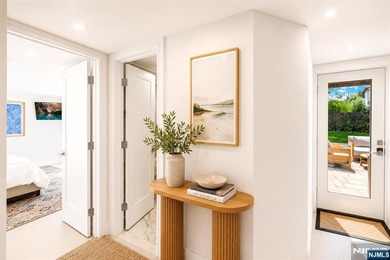 Welcome to 35 Jane Drive, a spectacular contemporary residence - photo 41