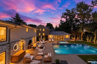 Welcome to 35 Jane Drive, a spectacular contemporary residence - photo 46