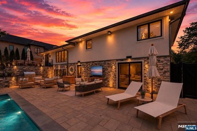 Welcome to 35 Jane Drive, a spectacular contemporary residence - photo 48