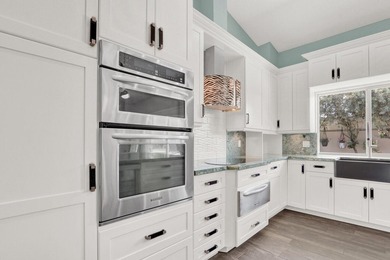 Experience the charm of a Key West-inspired retreat in the heart - photo 17