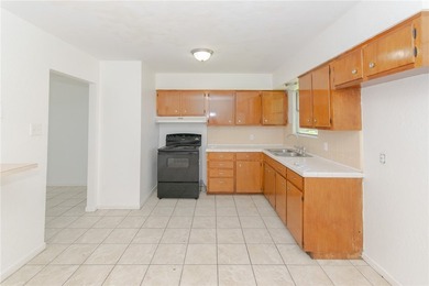 Welcome home to this charming 3-bedroom, 2-bath brick residence - photo 4