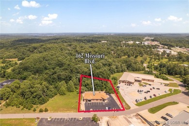 Prime Commercial INVESTMENT OPPORTUNITY. This well-maintained - photo 4