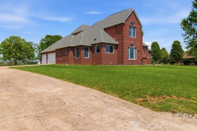 West Plains, MO Luxury Home in Golf Course Subdivision for Sale - photo 23