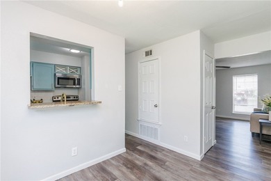 Fresh and move-in ready, this southside condo might be the right - photo 7