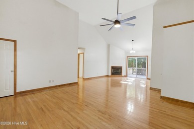 This is the deal of the Summer! 3 bedroom, 2.5 baths with a 2 - photo 3