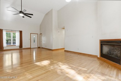 This is the deal of the Summer! 3 bedroom, 2.5 baths with a 2 - photo 5