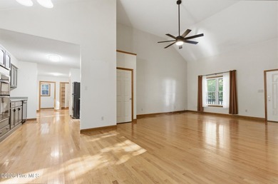This is the deal of the Summer! 3 bedroom, 2.5 baths with a 2 - photo 6