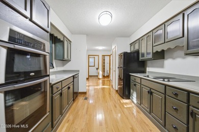 This is the deal of the Summer! 3 bedroom, 2.5 baths with a 2 - photo 7