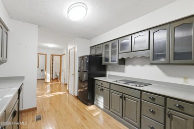 This is the deal of the Summer! 3 bedroom, 2.5 baths with a 2 - photo 8