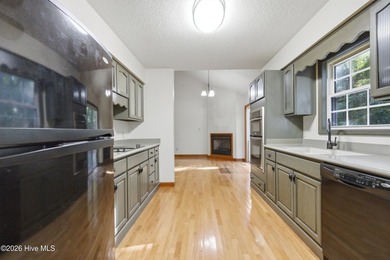 This is the deal of the Summer! 3 bedroom, 2.5 baths with a 2 - photo 9
