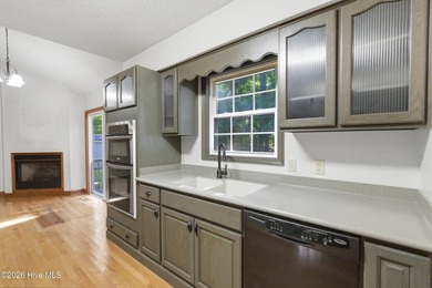 This is the deal of the Summer! 3 bedroom, 2.5 baths with a 2 - photo 10