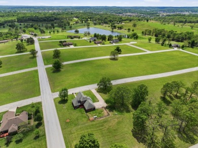 West Plains, MO Luxury Home in Golf Course Subdivision for Sale - photo 30