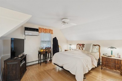 Wake up to breathtaking year-round water views of the Long - photo 12