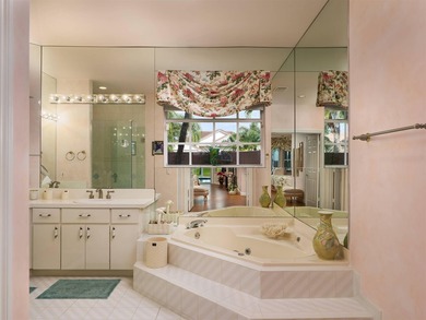 Welcome to this beautifully maintained one-story residence - photo 12