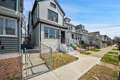 Beautifully renovated single-family home featuring 4 bedrooms - photo 4