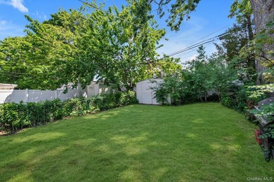 Prime Bayside Single Family Brick Semi Attached , Walk to - photo 16